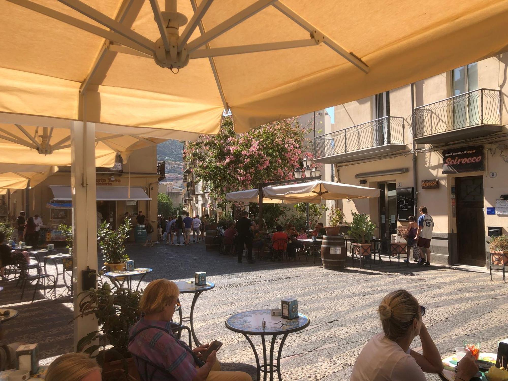 Villa Di Giorgi Apartments Center Чефалу Екстериор снимка